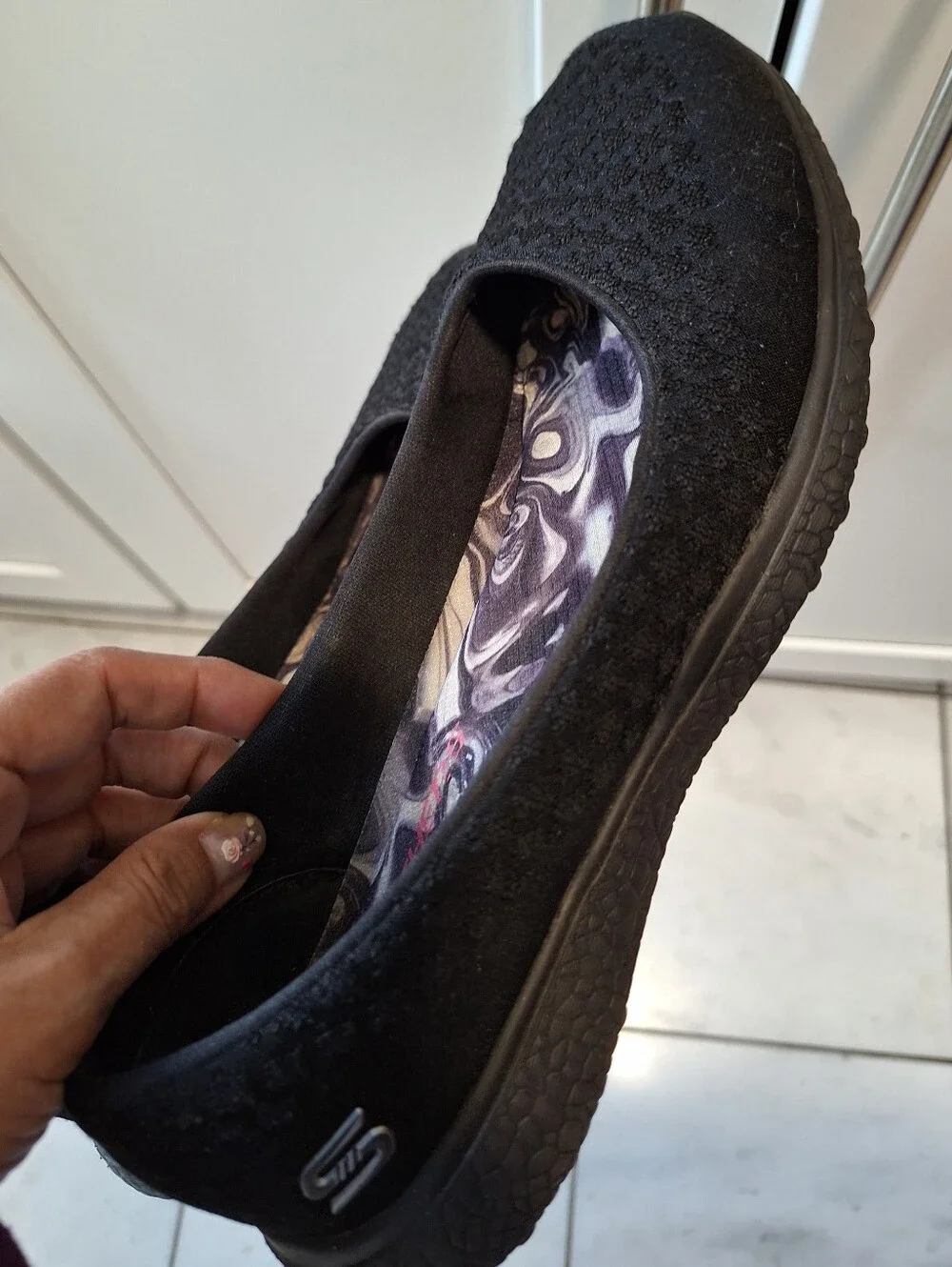 Sketchers Sz 7 Memory Foam Black Flat Slip-ons Sneakers